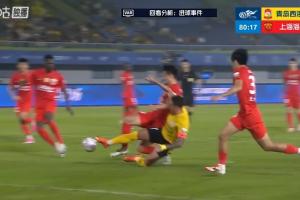 本场第4次，VAR长时间介入，判定西海岸犯规进球无效