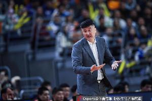 媒体人：尽管杜锋存在诸多问题，但他当年率队击败日本堪称游刃有余