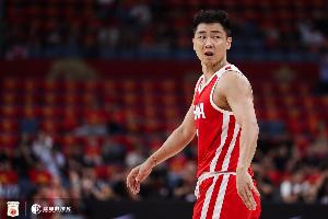 杨毅谈高诗岩不敢投篮:落后十来分有心理压力,越不投对手防守越容易